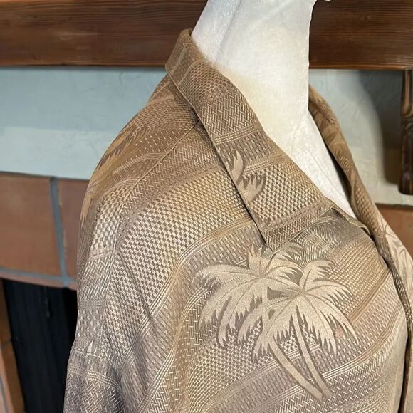 Tommy Bahama Tan Silk Palm Tree button up short sleeve, M! - Picture 4 of 10